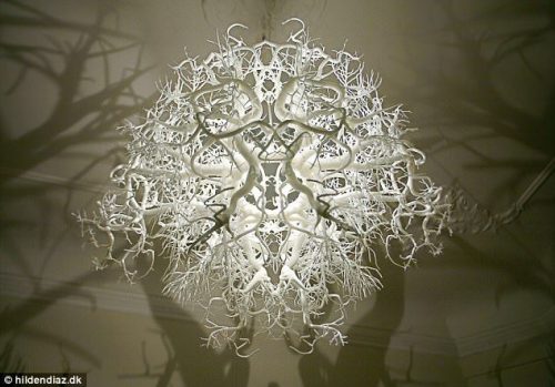 部屋を森林化してくれるシャンデリア