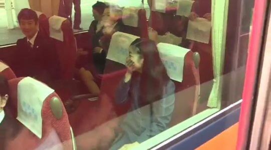 【動画】佳子さま、皇室ファンの必死なお見送りに吹き出される