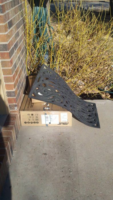 海外の宅配便が不在時の荷物を届ける方法