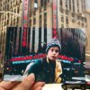 映画のロケ地でシーンの写真をはめる