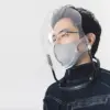 顔を覆うバブル形状のフェイスシールド