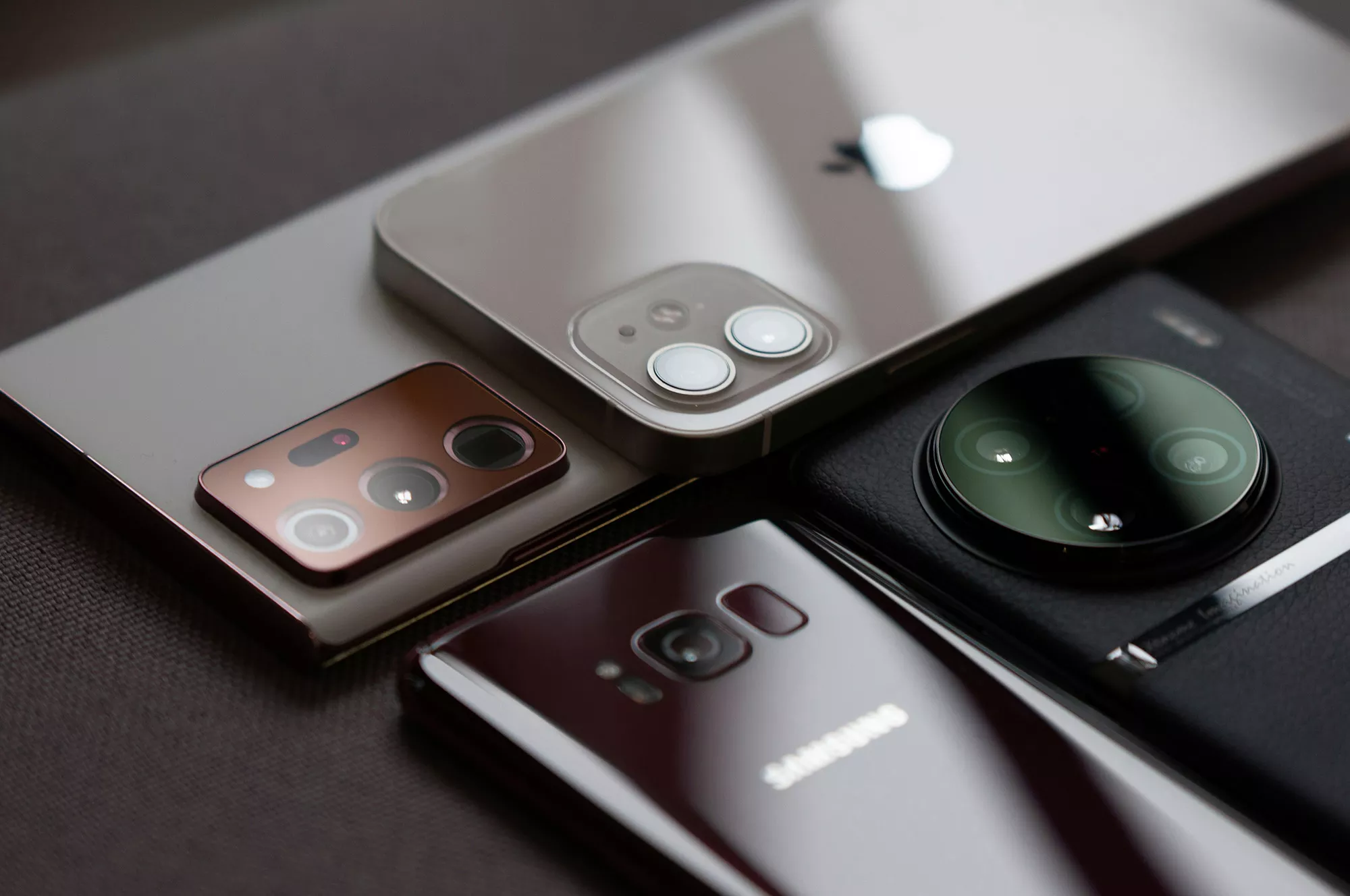 スマートフォンの背面