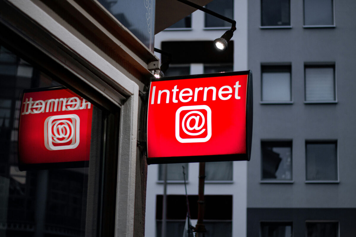 Internetの看板